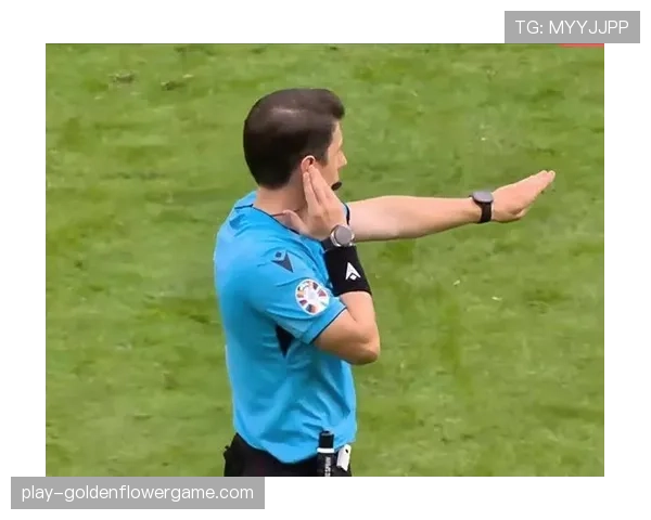 争议瞬间：布雷斯特进球被VAR判定越位在先，主教练冲入场内抗议吃牌